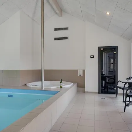 Lova - 600m From The Sea By Interhome *